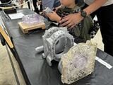 ロータリーエンジンの模型を親子で組み立てる体験コンテンツ（写真：桃田健史）