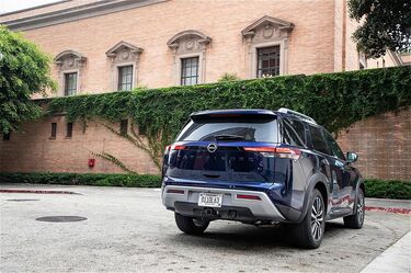 国内未発売のSUV「パスファインダー」試乗。提携で揺れる日産だが