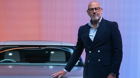 BMW追従を捨て｢1モデル集中｣へ――ジャガーはなぜ豊富なラインナップを全廃し｢タイプ01｣を選んだのか