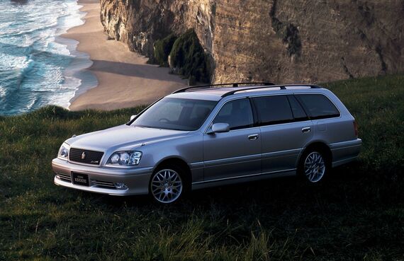 1999年「クラウン エステート アスリートV」(写真:トヨタ自動車)