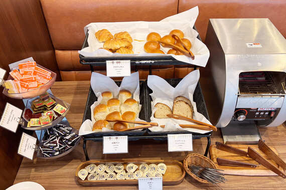 パンブースにはロイヤルホストでお馴染みのミニサイズの山食パンも陳列されていました
