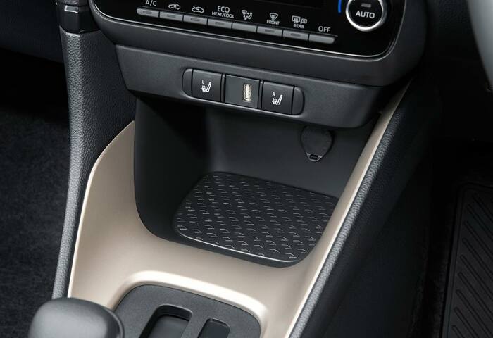 トヨタ「ヤリス」のインテリア（写真：トヨタ自動車）