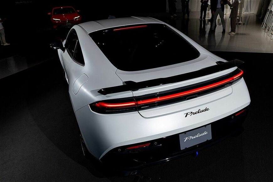 ホンダアクセスが開発した純正アクセサリーを装着したホンダ新型「プレリュード」