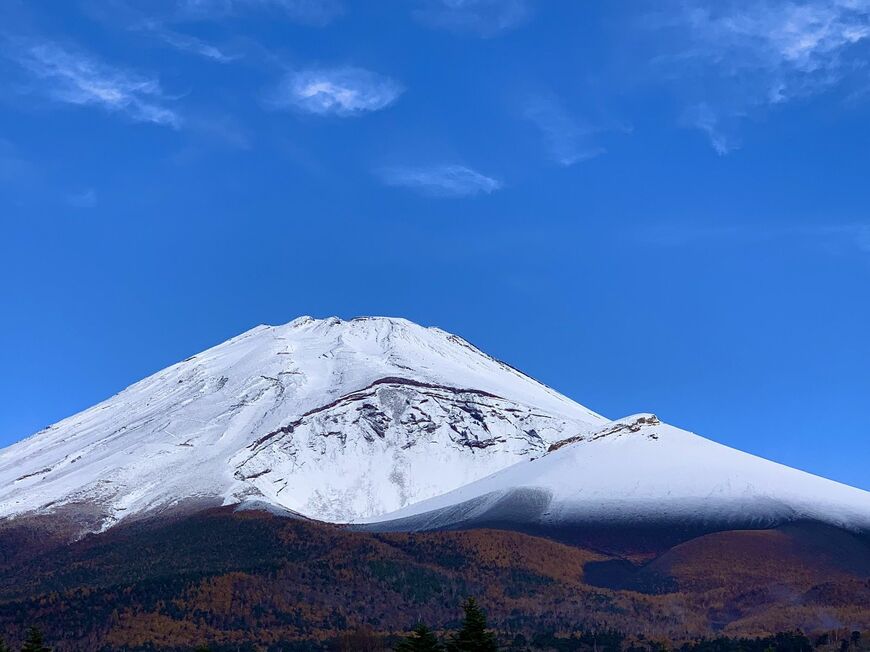 冬季閉鎖中の富士山。5合目付近まで積雪する（筆者撮影）