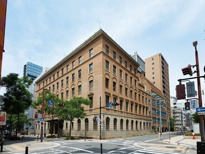 大阪市船場エリアに佇む綿業会館の建物全景