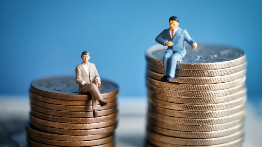 企業間の賃金格差は、労組交渉力の差によるのではありません。では、何によって決まるのでしょうか？（写真：bee／PIXTA）この記事の画像を見る(◯枚)