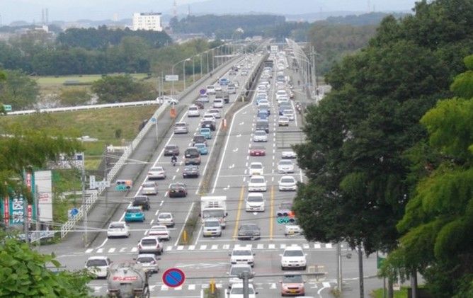 渋滞する柳田大橋（写真：宇都宮ライトレール）