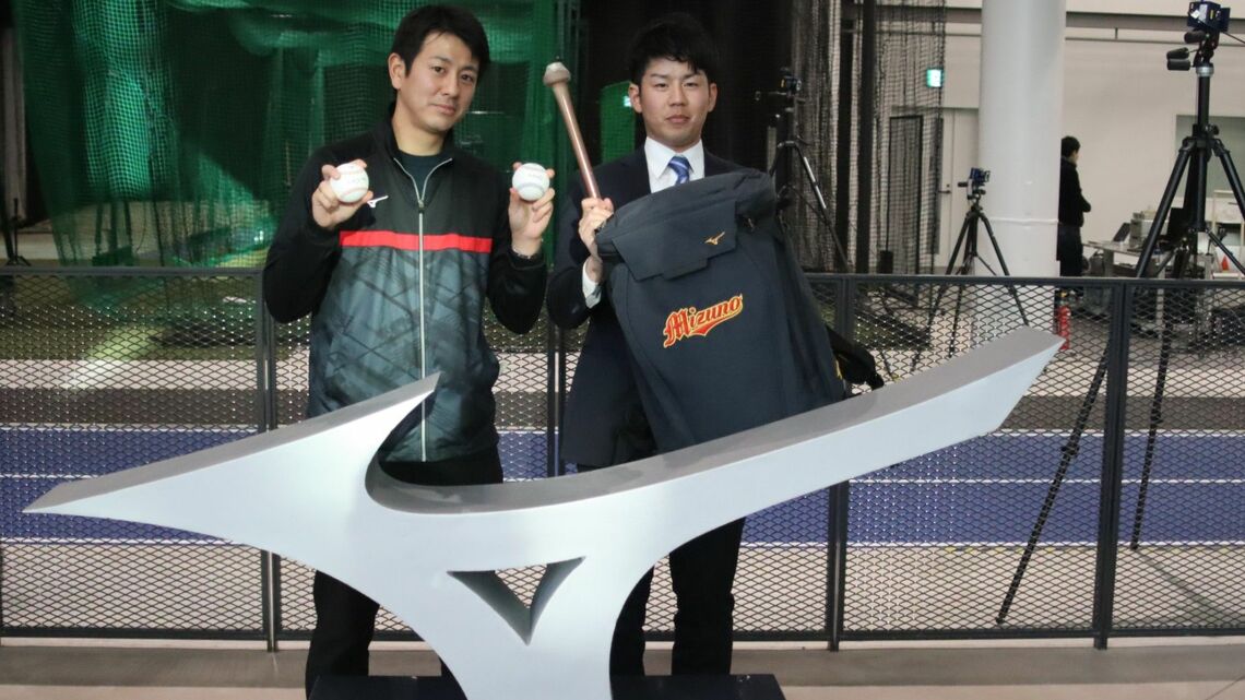 ミズノの中田真之氏（左）と篠原果寿氏（写真：筆者撮影）