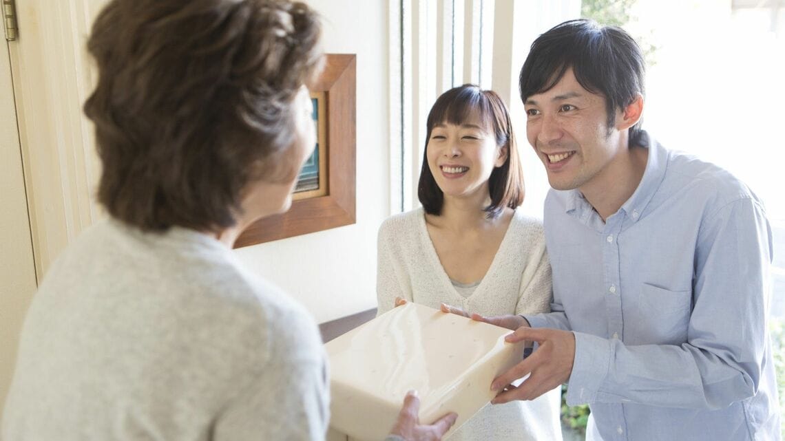 「やめる」という推進力が、人生の後半を変えてくれるという（写真：HBS／PIXTA）
