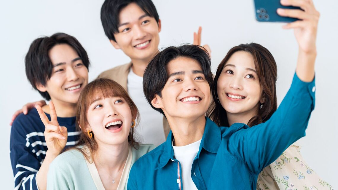 Z世代の価値観を、歴史的な視点で解明してみます（写真：kou／PIXTA）