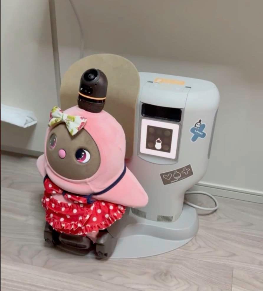 自分で充電器に向かうあんこちゃん