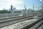 地平の在来線とレッドラインの入出区線は