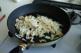 火が通った玉ねぎとマッシュルーム