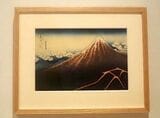 葛飾北斎「冨嶽三十六景 山下白雨」すみだ北斎美術館蔵（前期展示。後期には別摺りの同作品を展示予定）展示風景（撮影：小川敦生）