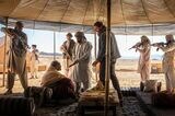 アフガニスタンでは、いつ味方が敵になるか分からない。そうした社会情勢もリアルに織り込んでいる。 ©2022 COLLEAH PRODUCTIONS LIMITED. ALL RIGHTS RESERVED.