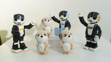 ロボホン9年の知見と最新LLMが生んだ3万9600円の手のひらロボット