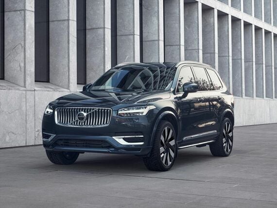 同じ3列シートのラージサイズSUVであるボルボ「XC90」（写真：Volvo Cars）