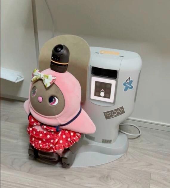  自分で充電器に向かうあんこちゃん