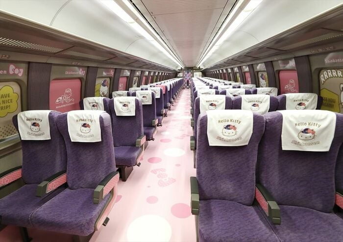 「ハローキティ新幹線」500系の車内