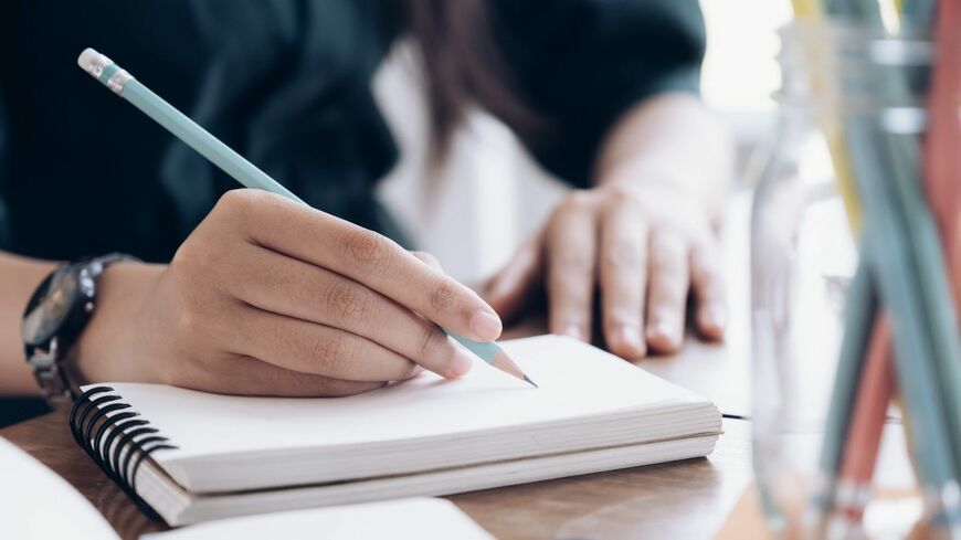 きちんと書いたはずなのに、うまく相手に伝わらない……誤解されない正確に伝わる文章の書き方のコツをご紹介します（写真：ijeab／PIXTA）この記事の画像を見る(◯枚)