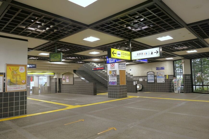 大師前駅の通路