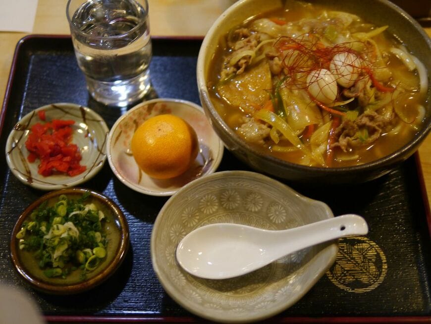 豊橋カレーうどん　豊橋市「勢川本店」にて（筆者撮影）