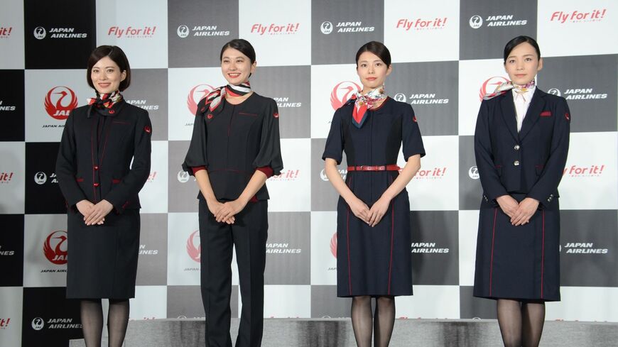 導入前の2019年7月、新制服の発表会が行われた（©日本航空）