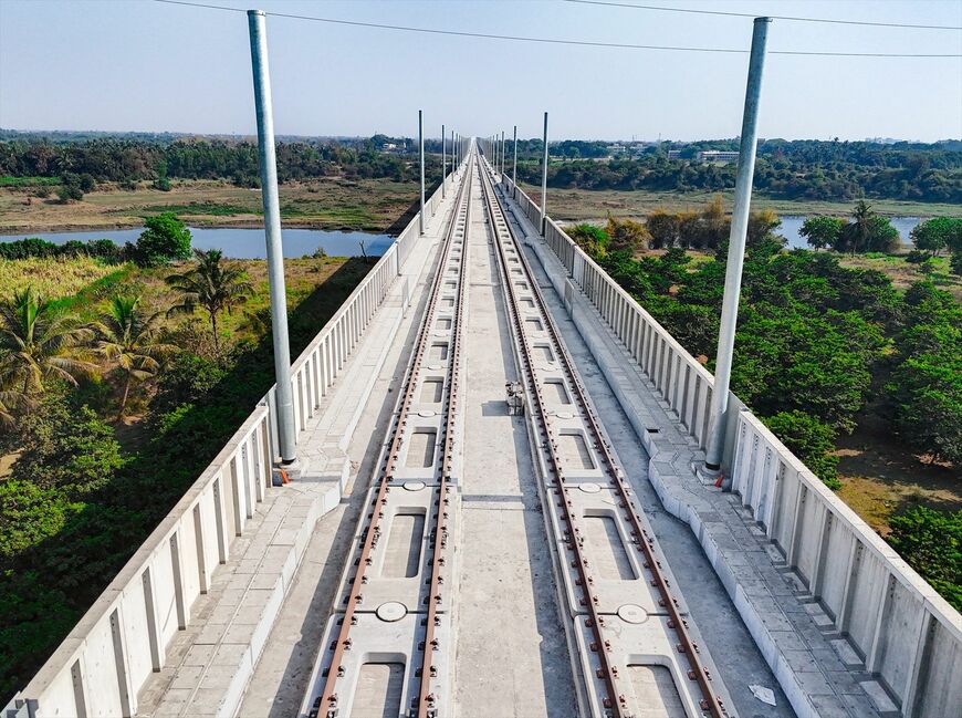 建設工事が進むインド高速鉄道。2026年4月時点で基礎部分は85％まで進んでいるという（写真：NATIONAL HIGH SPEED RAIL CORPORATION LIMITED）