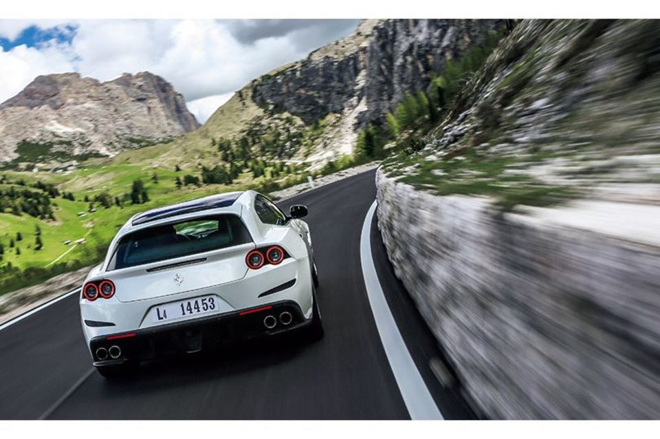 フェラーリの4シーター｢GTC4ルッソ｣の真髄 ゆっくり走っても踏み込ん