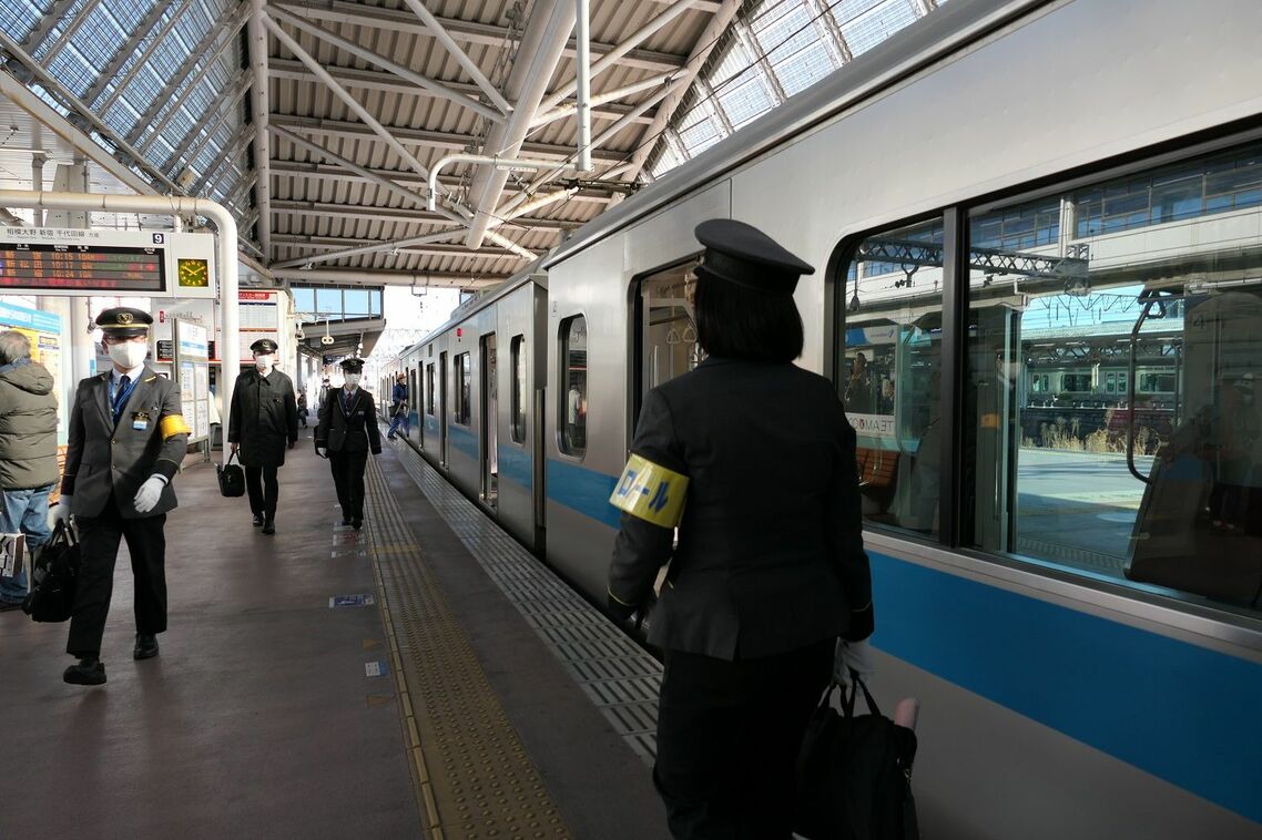 小田原駅で再び上り列車に乗り換える