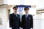 丸山直哉館林駅管区長（左）と清水昇館林駅首席助役