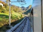 窓の開く国際列車からの眺め。客車列車は旅情に満ちていた