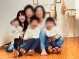 居原田さんと河原さん、子どもたち（写真：河原さん提供）