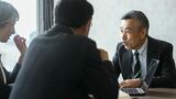 「年上部下」から信頼を得るためのコミュニケーション法を解説します（写真：saki／PIXTA）