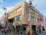 ウルトラマン商店街、誕生20周年の垂れ幕（筆者撮影）