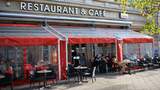 ドイツ・マクデブルクにあるレストランカフェ（写真：Krisztian Bocsi／Bloomberg）