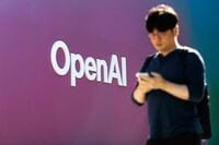オープンAI､新端末を300ドル超で2027年投入へ…ドーナツ型で可動部を持つ独自デザインで標準的なiPhoneよりは安価
