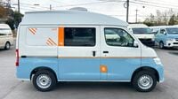 タウンエースのキャンパーをハイルーフ化した訳 レクビィ新作キャンピングカー2モデルに迫る