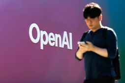 オープンAI､新端末を300ドル超で2027年投入へ…ドーナツ型で可動部を持つ独自デザインで標準的なiPhoneよりは安価