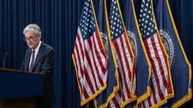 パウエル前議長が理事として残留しFOMCは分裂含み､大統領の介入圧力でウォーシュFRB新議長の政策手腕が求められる
