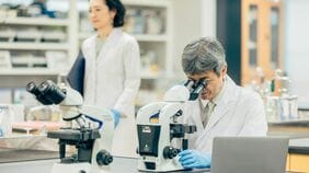 創薬ベンチャーのカルナバイオに近づく｢重い決断｣のとき…著名投資家が支援も､中国勢の台頭が影を差す