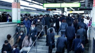 東京・大阪の｢通勤時間｣はやはり長かった 電車に乗っている時間は