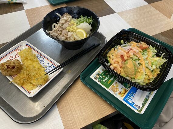 サラダとうどん