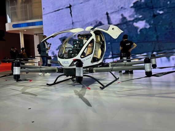 チャンガンとイーハンの共同開発のeVTOL。もはやクルマ的な機能はなさそう(筆者撮影)