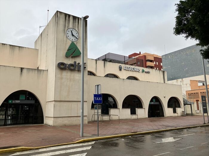 ジブラルタル海峡のスペイン側、アルヘシラスの駅