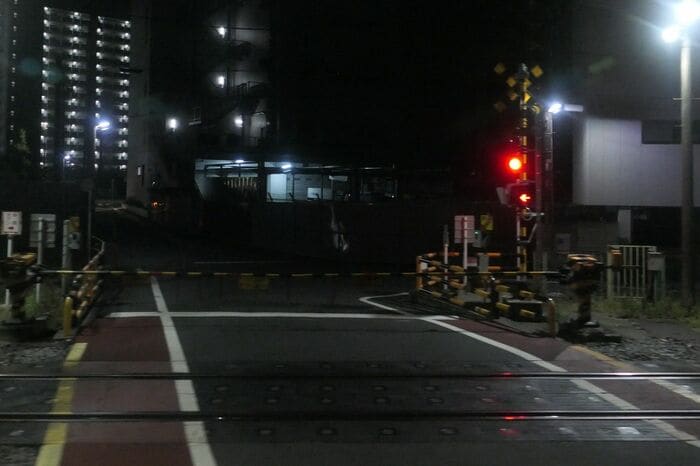 北千住駅のホームの先で折り返す。
