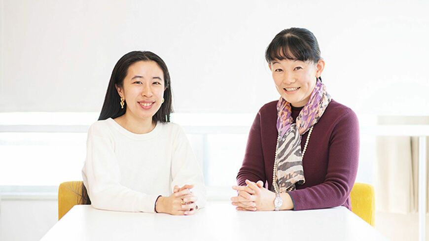性別に関係なく皆が普通に働いて、普通に稼いでいける社会を目指す（左から）酒向萌実さんと治部れんげさん（写真：Woman type）