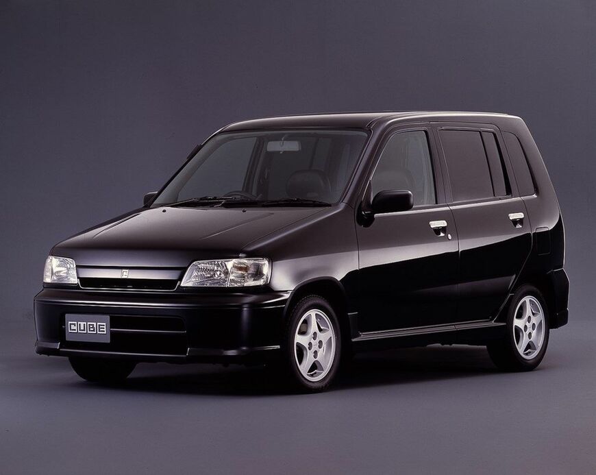初代キューブ（写真：日産自動車）