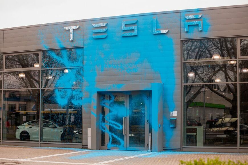 ドイツ・ベルリンのテスラ店舗（写真：Bloomberg）