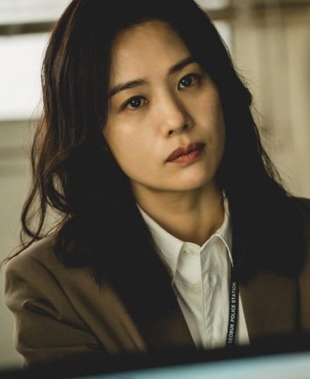 弁護士ミン・ヘジン役はキム・ヒョンジュ。後半戦はアクションもこなす（画像：Netflix）
